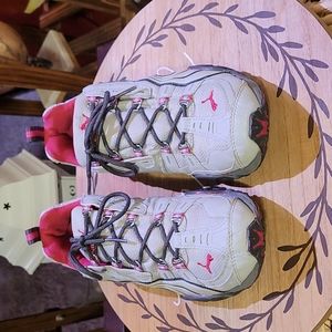 Ladies Puma Size 7.5 US